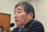 [포토] 질문에 답하는 윤석헌 금융감독원장