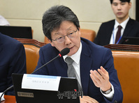 [포토] 한은 국정감사, 질의하는 유승민 의원