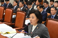 [포토] 국정감사 출석한 박영선 중소벤처기업부 장관