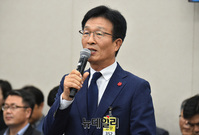 [포토] 답변하는 민영선 이마트 부사장