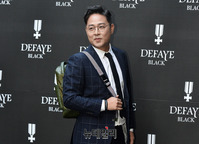 [포토] 이기상 "매스티지 가방 매고 왔어요"