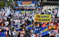 [포토] 광화문으로 몰려든 조국사퇴 촉구 목소리