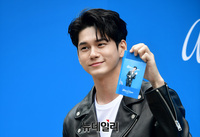 [포토] 셀카 찍는 옹성우