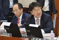 [포토] 질의하는 권성동 한국당 의원