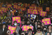 [포토] 조국 반대 구호 외치는 우파 시민들