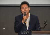 [포토] 천영식의 북콘서트 참석한 오세훈 전 서울시장