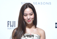 [포토] 어깨라인 드러낸 김희정