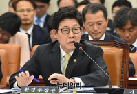 [포토] 종합감사, 답변하는 조명래 환경부 장관