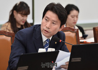[포토] 질의하는 이인영 민주당 의원