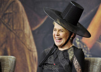 [포토] 린다 해밀턴, 갓 쓴 여전사