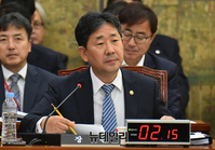 [포토] 종합감사, 의원들의 질문에 답하는 박양우 문체부 장관