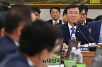 [포토] 답변하는 문성혁 해양수산부 장관