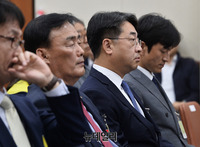 [포토] 질의 경청하는 전용원 현대엘리베이터 상무