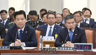 [포토] 국방부 국감, 질의에 답하는 정경두 장관