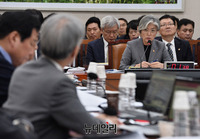 [포토] 한일정상회담 관련 질의에 답하는 강경화 장관