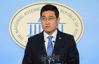 [포토] 손학규 당비 대납 의혹 수사 촉구하는 오신환