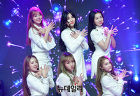 [포토] 6인조 신인걸그룹 '아리아즈' 그랜드오페라로 데뷔