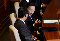 [포토] 교섭단체 대표연설 참석한 '김연철-김오수'