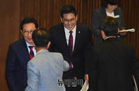 [포토] 교섭단체 대표연설 마친 오신환 바른미래당 원내대표