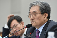 [포토] 국회 운영위, 질의에 답하는 노영민