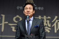 [포토] 제9회 아름다운예술인상, 축사하는 안성기