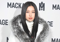 [포토] 에스터 유 "따뜻한 패딩 입었어요"