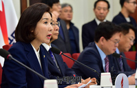 [포토] 원내대표·중진의원 참석한 나경원 