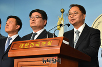 [포토] 입당소감 밝히는 황인성 전 민주평통 사무처장