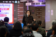 [포토] 길음1동 거리사진전 오픈, 인사말하는 유승희 의원