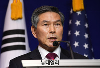 [포토] 한미안보협의회 공동 기자회견 갖는 정경두