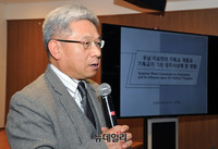 [포토] '이승만과 기독교' 관련 강연하는 김철홍 교수