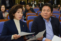 [포토] 대화 나누는 나경원-정양석