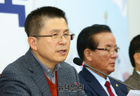 [포토] 황교안 대표 "나라 지키기 단식 투쟁에 나서겠다"