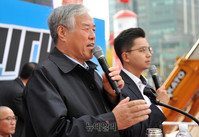 [포토] 문재인 퇴진 국민대회, 대회사하는 전광훈 목사