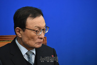 [포토] 굳은 표정의 이해찬 더불어민주당 대표