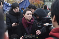 [포토] 황교안 대표 단식장 찾은 이언주 의원