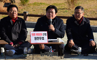 [포토] 청와대 앞 원내대책회의, 발언하는 정양석