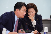 [포토] 대화 나누는 나경원-정용기