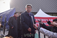 [포토] 8일째 단식중인 황교안 찾은 유인태 국회 사무총장