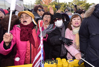 [포토] 황교안 단식장 찾은 심상정에 항의 하는 黃지지자들
