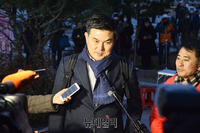 [포토] 황교안 단식8일, 취재진 만나는 김태호 전 경남지사