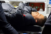 [포토] 병원으로 긴급이송되는 황교안 대표