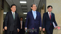 [포토] 국회 운영위 입장하는 노영민·정의용·김상조