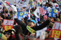 [포토] 11월 마지막날 '문재인 퇴진' 외치며 광화문에 모인 시민들