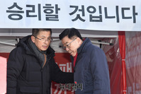 [포토] 단식투쟁장서 대화하는 '황교안-김광림'