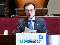 [포토] 민주당 의총, 발언하는 이해찬