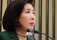 [포토] 연임불가 수용한 나경원 자유한국당 원내대표 