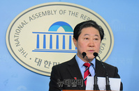 [포토] 원내대표 출마 기자회견 갖는 유기준 의원