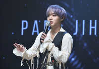 [포토] 새 미니앨범 '360' 소개하는 박지훈