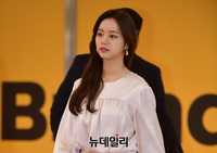 [포토] 팬사인회 입장하는 혜리